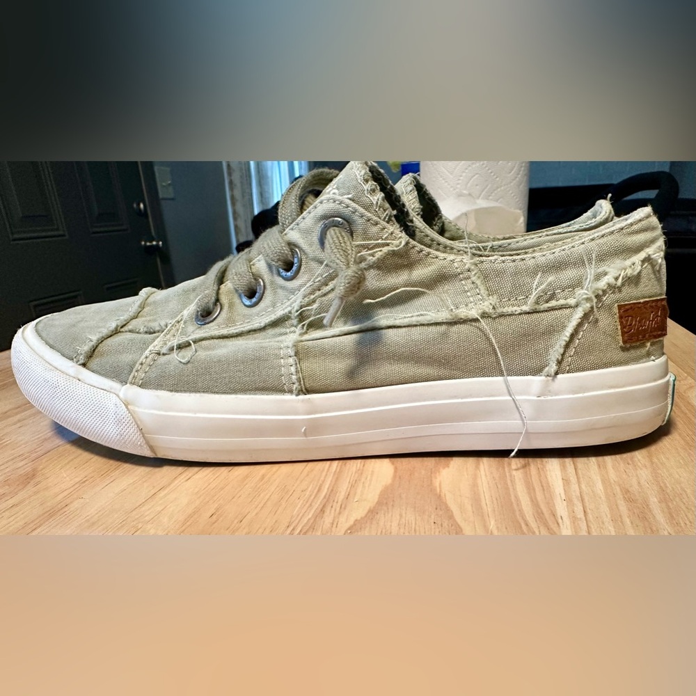 Light green blowfish shoes size 8.5